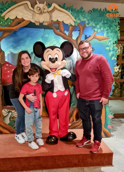 Disney’s Hotel New York The Art of Marvel é o mais novo QG dos Vingadores! 20 - Cris Pelo Mundo encontro personagens disney mickey nos hoteis disney paris sequoia