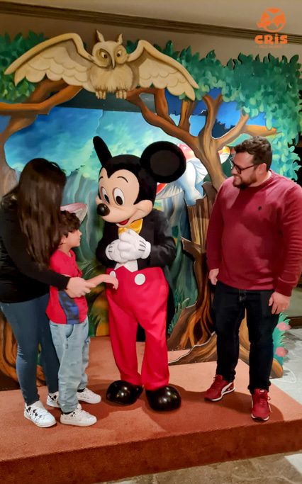 encontro personagens disney mickey nos hoteis disney paris sequoia