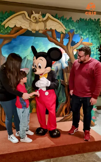 Disney’s Hotel New York The Art of Marvel é o mais novo QG dos Vingadores! 19 - Cris Pelo Mundo encontro personagens disney mickey nos hoteis disney paris sequoia