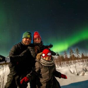 AURORES BORÉALES OÙ LES VOIR COMMENT Y ALLER AVEC DES ENFANTS AVEC DES ENFANTS SCANDINAVIE SUÈDE FINLANDE NRUEGA MEILLEURS HÔTELS POUR VOIR LES AURORES OREAL CRIS AUTOUR DU MONDE LAPLAND PÔLE NORD