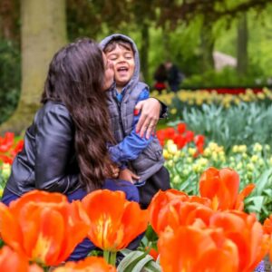 KEUKENHOF CRISPELOMUNDO HOLLANDE TULIP PARK FAMILY TRAVEL PROGRAMME ON TV