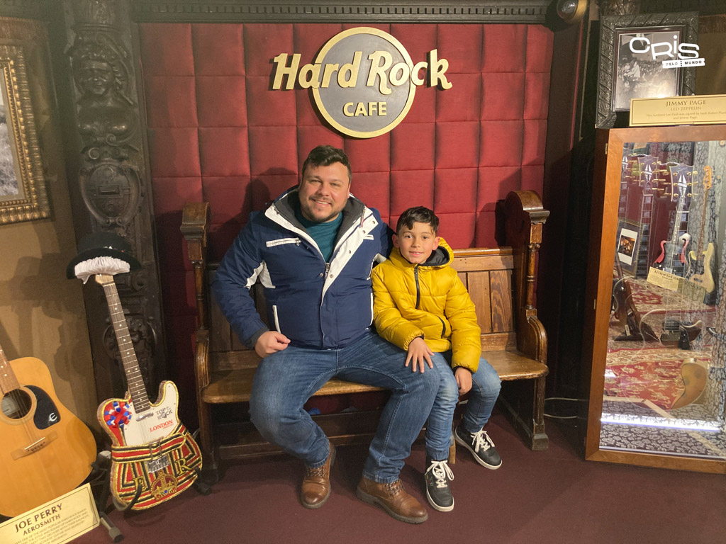 HARD ROCK CAFE 3 - Cris autour du monde